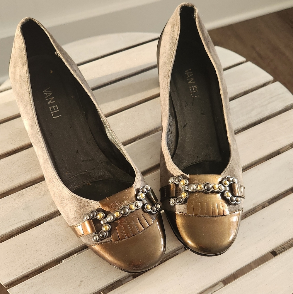 Van Eli Bronze and Gold Chain Flats